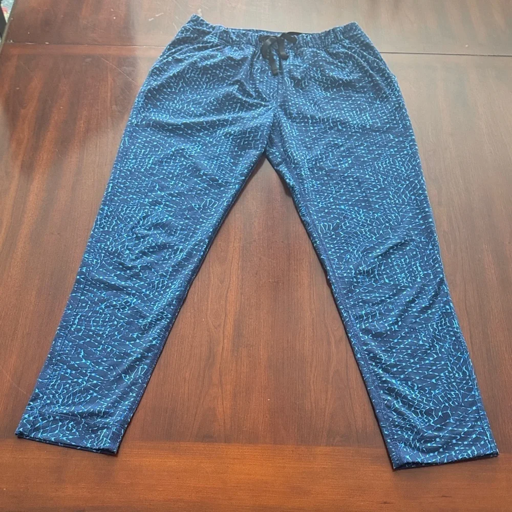 Lululemon Athletica Woman’s Athleisure  Jet Crop Blue Geometric Jogger Pants